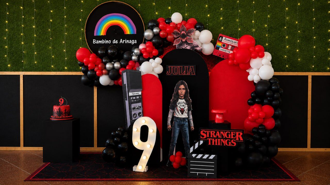 Cumpleaños de 9 años temática Stranger Things con decoración roja y negra en Bambino de Arinaga